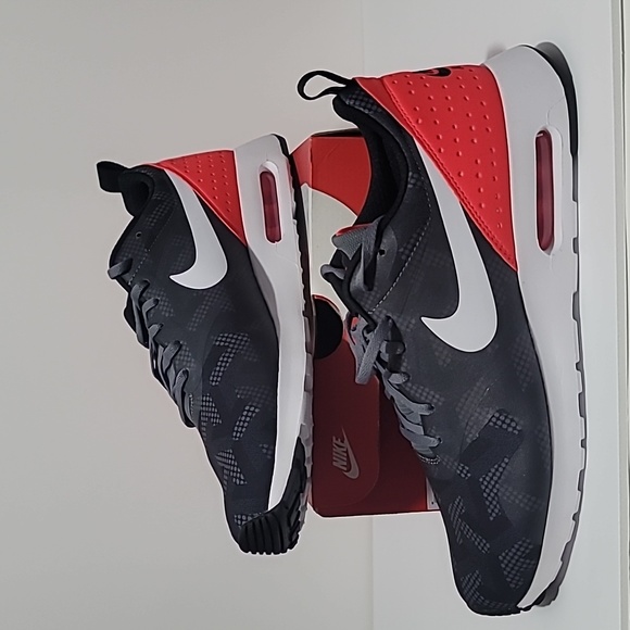 Nike Air Max Tavas SE 718896l5 006 Size 11 New with Box - Picture 1 of 4